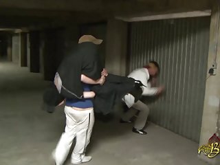 Beurette baisee sauvagement dans un garage par 2 mecs beurette garage