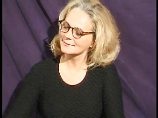 Films porno par catégorie poilu annick plaît à un groupe d'hommes quatuor gang bang