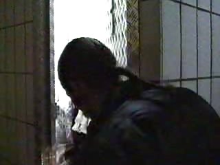 Français femmes matures dans des toilettes publiques avec des inconnus guy de femmes françaises au public