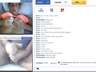 Bazoocam: bonne éjaculation sur ses seins et la bouche éjaculation sur les seins de bons seins