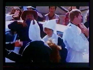 Classique français : la chatte sur un doigt brulant classique