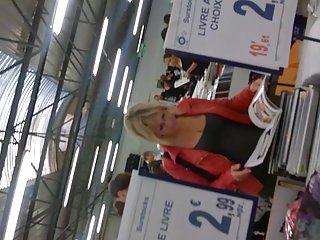 Porno frère éjacule à l'intérieur de la sœur upskirt downblouse vieille salope en chaleur