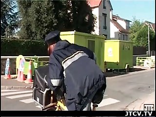 Busty maman porno des vidéos le facteur est une femme