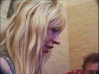 Vidéo porno russe bisexuels premiers ministres.desirs... fille de la famille