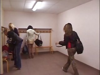 Papa puni fille regarder du porno la croupe des vices